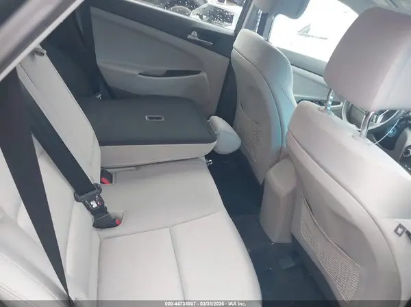 KM8J3CA46JU730497 2018 HYUNDAI TUCSON - Image 8
