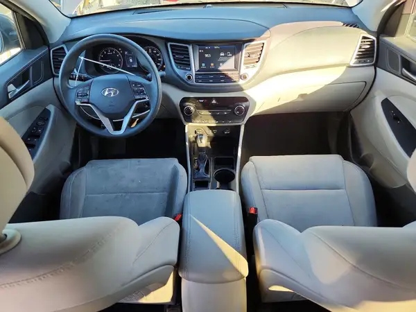 KM8J3CA46JU735845 2018 HYUNDAI TUCSON - Image 8