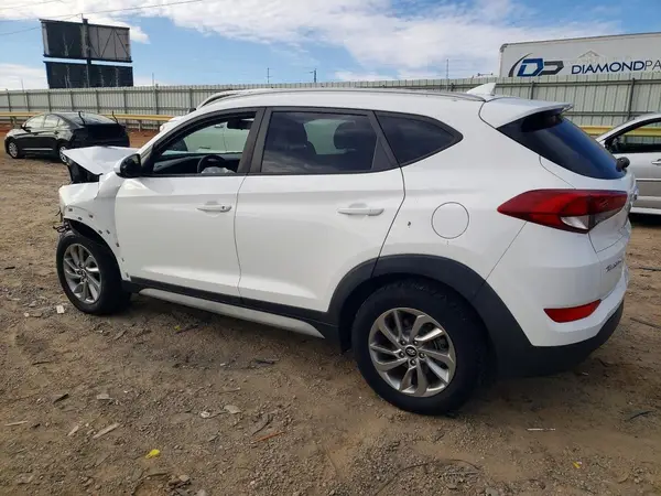 KM8J3CA46JU738177 2018 HYUNDAI TUCSON - Image 2