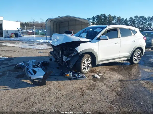 KM8J3CA46JU742939 2018 HYUNDAI TUCSON - Image 2