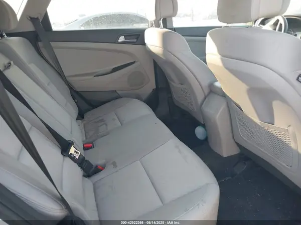 KM8J3CA46JU743721 2018 HYUNDAI TUCSON - Image 8