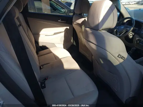 KM8J3CA46JU745064 2018 HYUNDAI TUCSON - Image 8