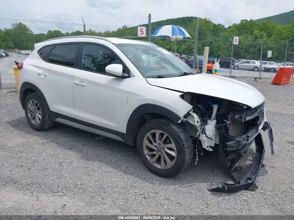 KM8J3CA46JU748143 2018 HYUNDAI TUCSON - Image 1