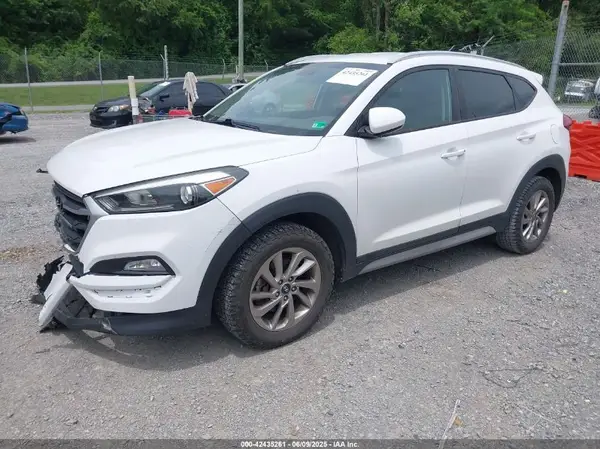 KM8J3CA46JU748143 2018 HYUNDAI TUCSON - Image 2