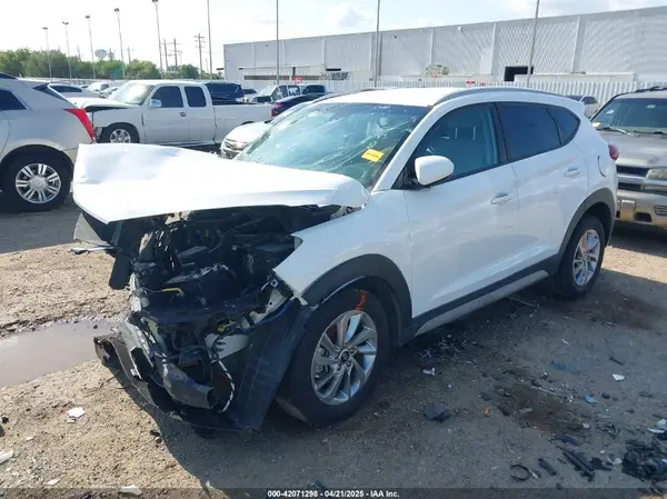 KM8J3CA46JU757313 2018 HYUNDAI TUCSON - Image 2