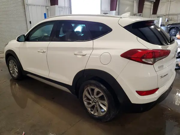 KM8J3CA46JU758154 2018 HYUNDAI TUCSON - Image 2