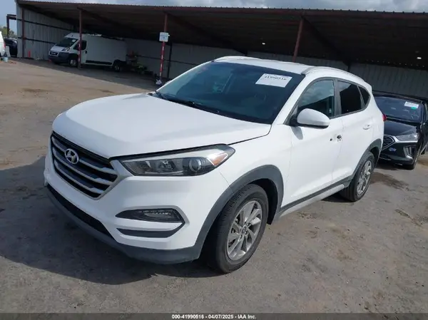 KM8J3CA46JU758400 2018 HYUNDAI TUCSON - Image 2