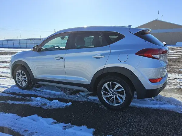 KM8J3CA46JU762222 2018 HYUNDAI TUCSON - Image 2