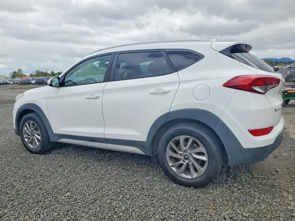 KM8J3CA46JU768005 2018 HYUNDAI TUCSON - Image 2