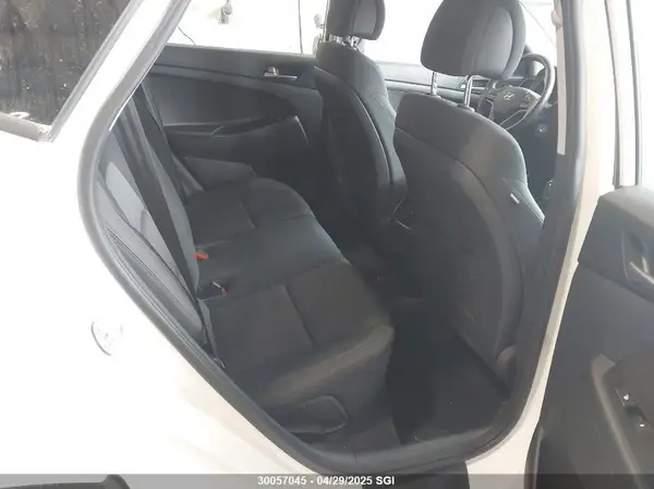 KM8J3CA46JU783233 2018 HYUNDAI TUCSON - Image 8
