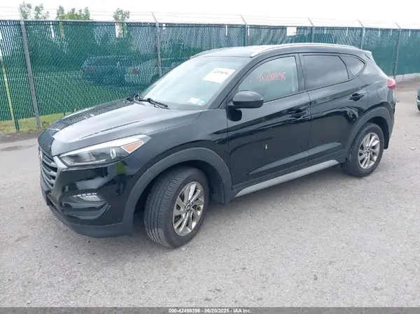 KM8J3CA46JU802377 2018 HYUNDAI TUCSON - Image 2