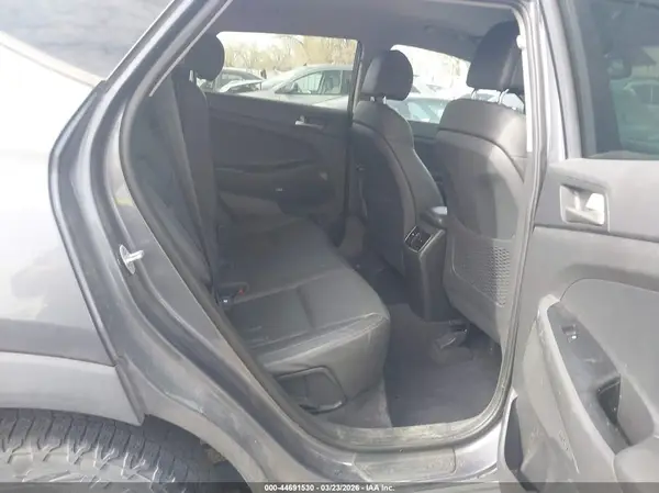 KM8J3CA46JU819535 2018 HYUNDAI TUCSON - Image 8