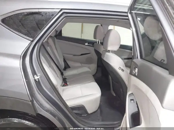 KM8J3CA46KU011896 2019 HYUNDAI TUCSON - Image 8