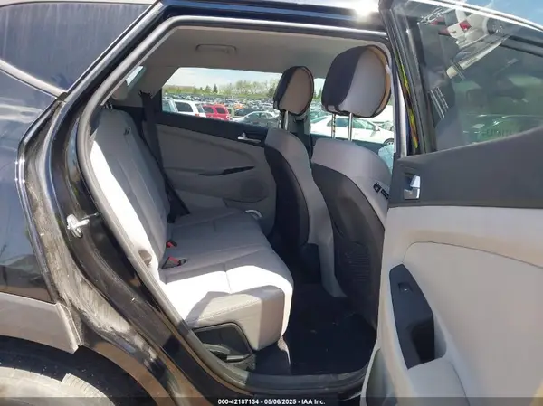 KM8J3CA46MU299602 2021 HYUNDAI TUCSON - Image 8
