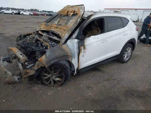 KM8J3CA46MU329438 2021 HYUNDAI TUCSON - Image 2