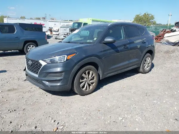 KM8J3CA46MU389574 2021 HYUNDAI TUCSON - Image 2