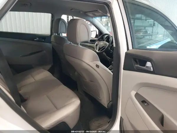 KM8J3CA47GU110962 2016 HYUNDAI TUCSON - Image 8