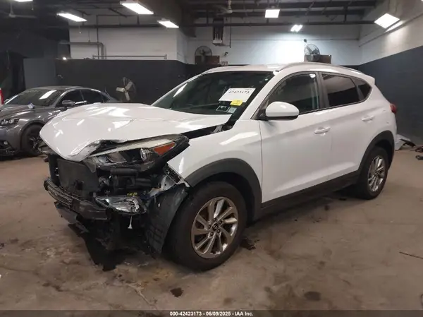 KM8J3CA47GU140320 2016 HYUNDAI TUCSON - Image 2