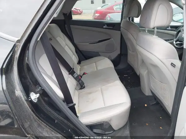 KM8J3CA47GU215257 2016 HYUNDAI TUCSON - Image 8