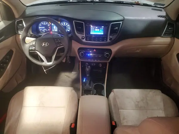 KM8J3CA47HU271085 2017 HYUNDAI TUCSON - Image 8