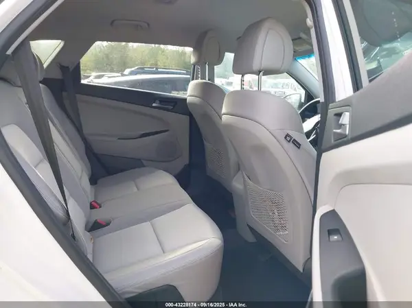 KM8J3CA47HU291725 2017 HYUNDAI TUCSON - Image 8