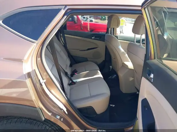 KM8J3CA47HU302593 2017 HYUNDAI TUCSON - Image 8