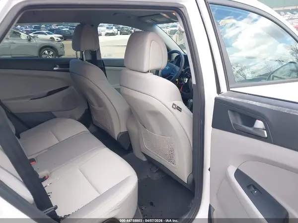 KM8J3CA47HU347954 2017 HYUNDAI TUCSON - Image 8