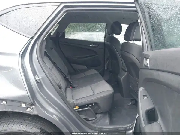 KM8J3CA47HU410180 2017 HYUNDAI TUCSON - Image 8