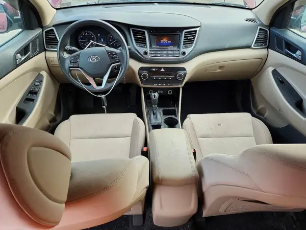 KM8J3CA47HU448850 2017 HYUNDAI TUCSON - Image 8