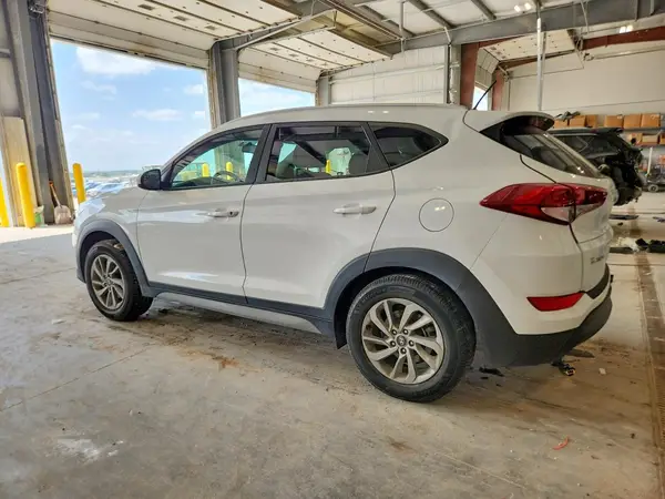 KM8J3CA47HU460853 2017 HYUNDAI TUCSON - Image 2