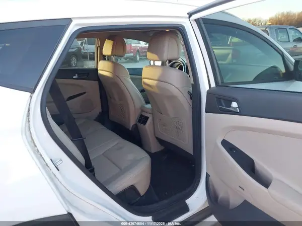KM8J3CA47HU475384 2017 HYUNDAI TUCSON - Image 8