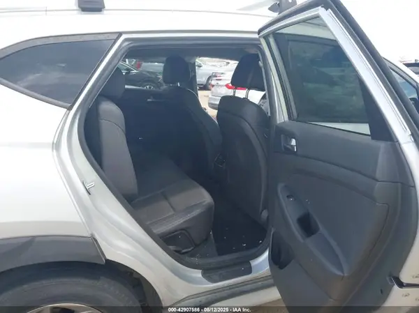 KM8J3CA47HU475398 2017 HYUNDAI TUCSON - Image 8