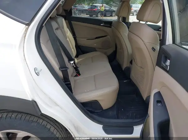 KM8J3CA47HU475448 2017 HYUNDAI TUCSON - Image 8