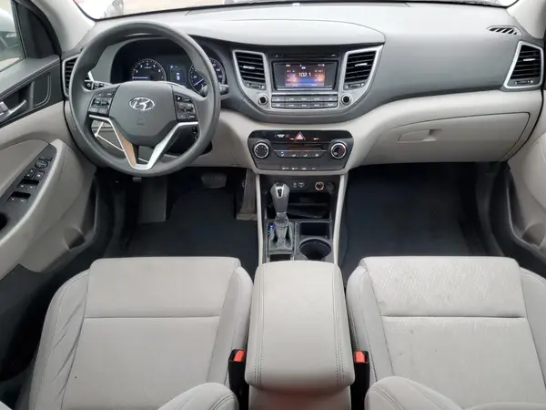 KM8J3CA47HU481475 2017 HYUNDAI TUCSON - Image 8
