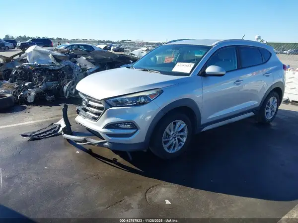 KM8J3CA47HU484084 2017 HYUNDAI TUCSON - Image 2