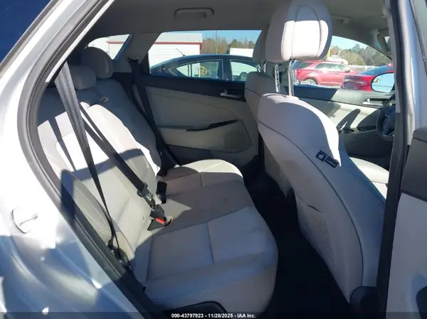 KM8J3CA47HU484084 2017 HYUNDAI TUCSON - Image 8