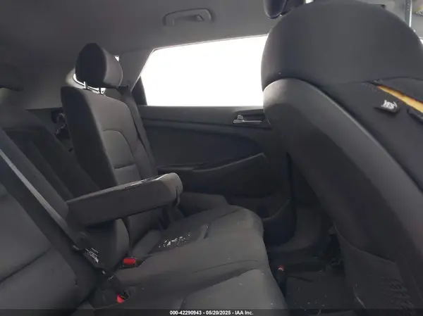 KM8J3CA47HU495876 2017 HYUNDAI TUCSON - Image 8