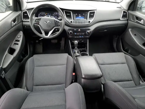 KM8J3CA47HU500736 2017 HYUNDAI TUCSON - Image 8