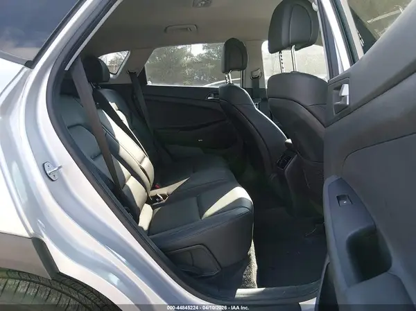 KM8J3CA47HU531159 2017 HYUNDAI TUCSON - Image 8