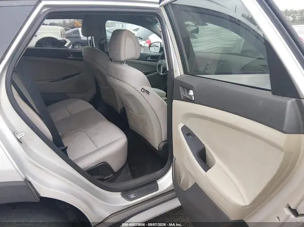 KM8J3CA47HU583407 2017 HYUNDAI TUCSON - Image 8