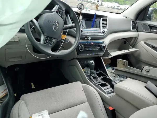 KM8J3CA47HU588493 2017 HYUNDAI TUCSON - Image 8