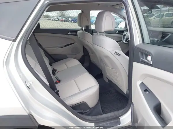 KM8J3CA47HU595749 2017 HYUNDAI TUCSON - Image 8