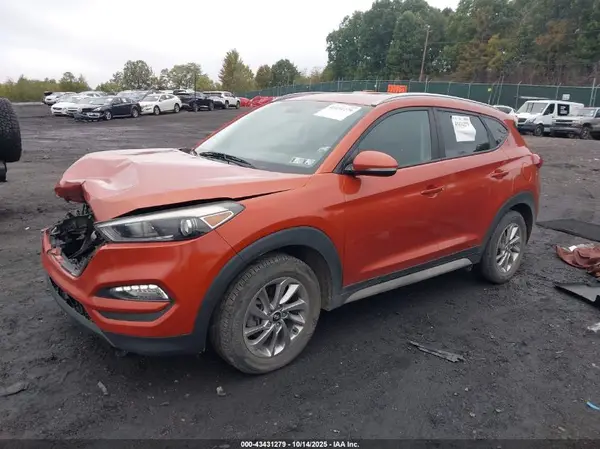 KM8J3CA47JU603385 2018 HYUNDAI TUCSON - Image 2