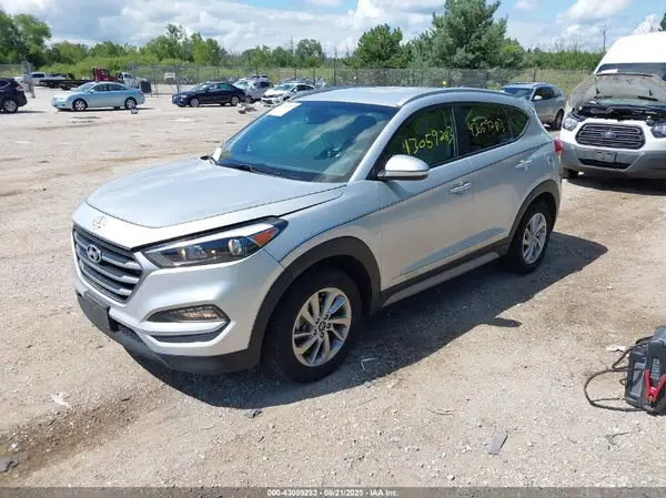 KM8J3CA47JU606688 2018 HYUNDAI TUCSON - Image 2