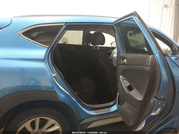 KM8J3CA47JU607033 2018 HYUNDAI TUCSON - Image 8