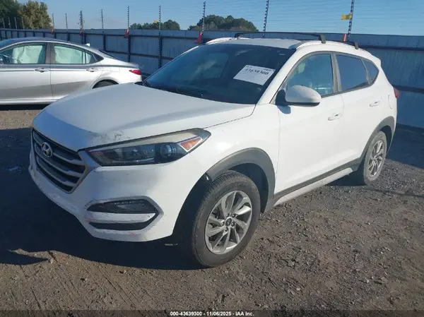 KM8J3CA47JU609557 2018 HYUNDAI TUCSON - Image 2
