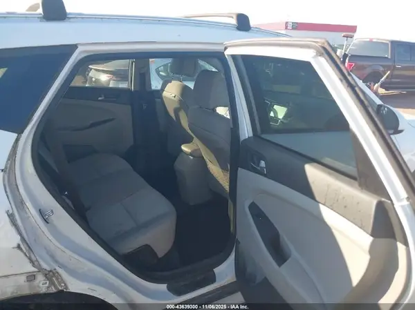 KM8J3CA47JU609557 2018 HYUNDAI TUCSON - Image 8