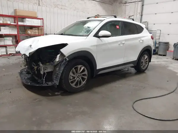 KM8J3CA47JU638072 2018 HYUNDAI TUCSON - Image 2