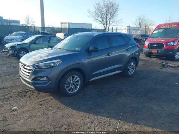 KM8J3CA47JU668446 2018 HYUNDAI TUCSON - Image 2
