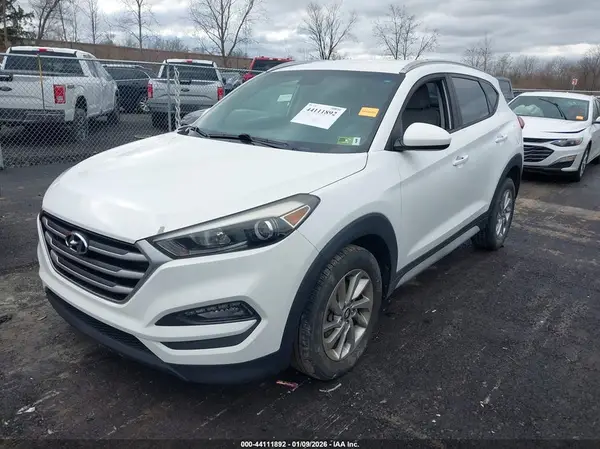 KM8J3CA47JU668866 2018 HYUNDAI TUCSON - Image 2